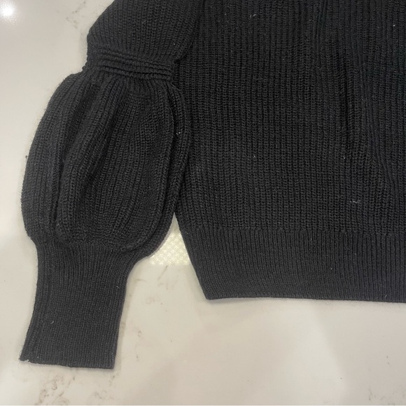 Willow & Clay Black Bubble Sleeve Sweater with Cut out in Back - Picture 3 of 14